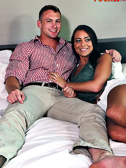 Hard-bodied lad bangs his alluring girlfriend