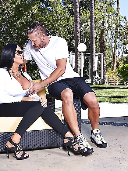 Diva brings big melons to light enticing guy into banging and cu