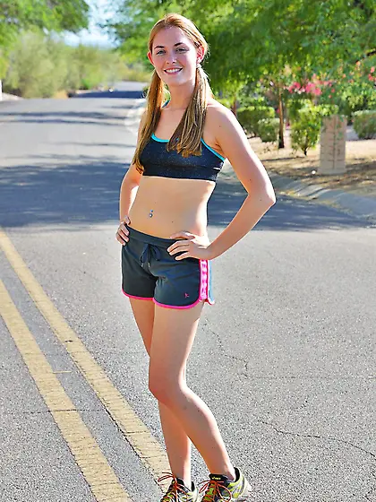 Babes like Bailey Rayne that like to pose butt naked in public a