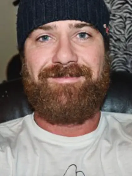 Brunette thundercock4u perform close