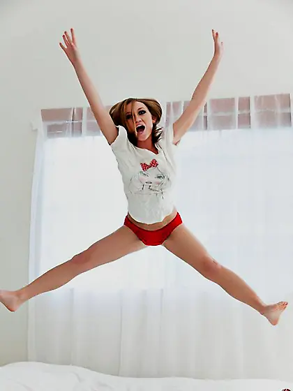 Sexy busty brunette Madison Scott is feeding the avid pussy with