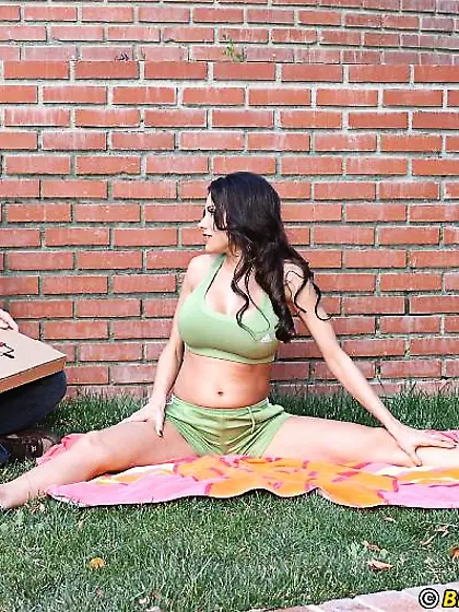 Sheila Marie takes her clothes off outdoors and gets her fanny r