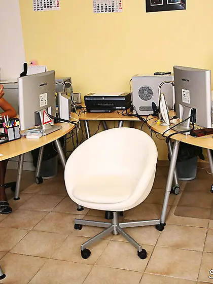 Blonde secretary slut Amy Smith fucking at...