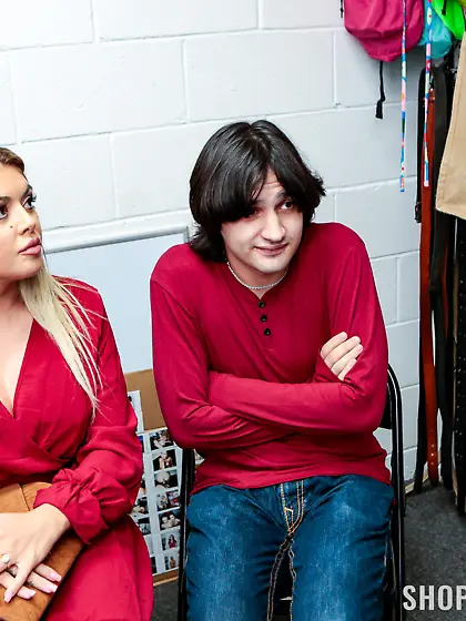 Juggy klepto MILF Vivianne Desilva serves four big dicks at the