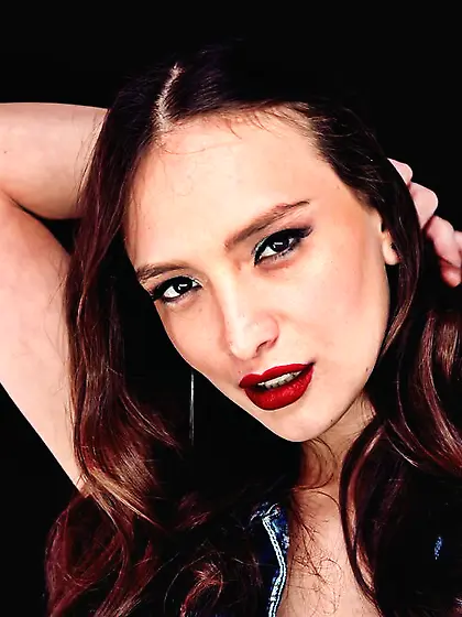 Gal with a great ass takes cock for a ride 