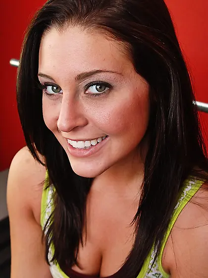 Sporty teen Gracie Glam takes off her uniform and spreads her sm