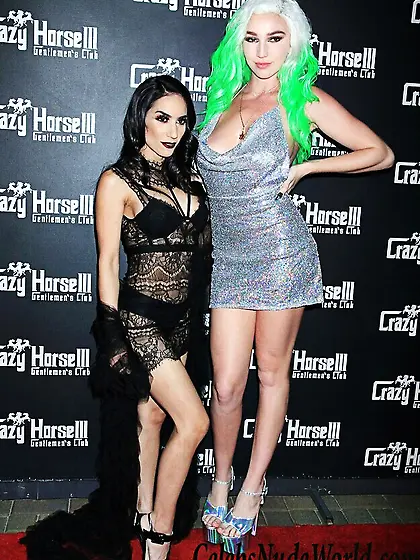 Kendra Sunderland & Tia Cyrus Sexy