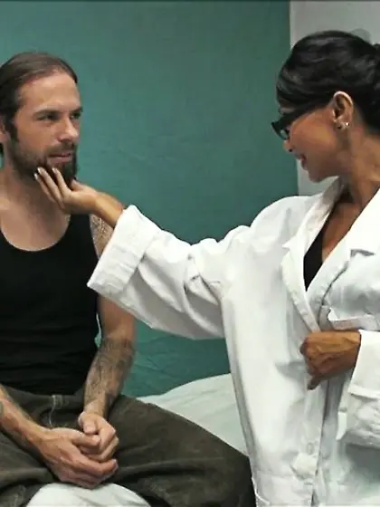 Bombshell glasses jerks cumshot