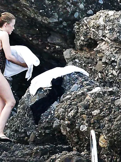 Kylie Minogue torrid culo in bikini