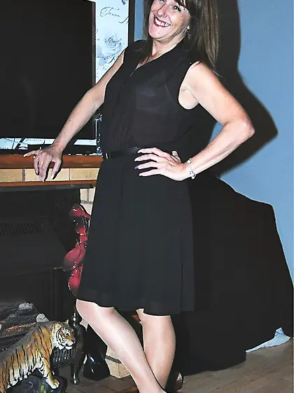 Pale mature tramp sucks