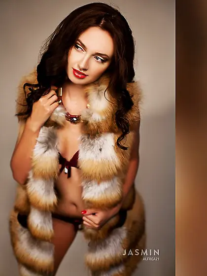 Petite webcam striptease