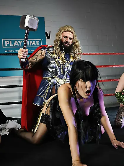 THOR FUCKS HARLEY QUINN! (Eats Pussy)