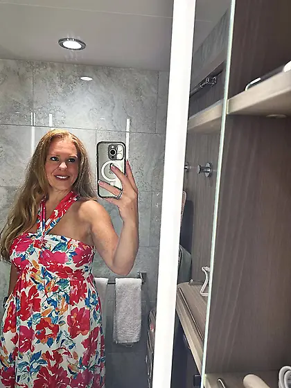 Kelly Raye just loves showing her slutty self