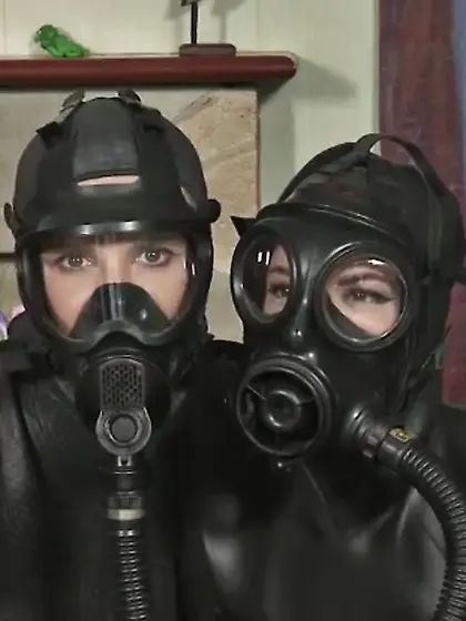 Rubber Gasmask Girl's