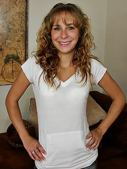 Amateur beauty erotically poses naked and gives her husband a ha