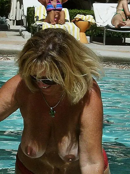 Nancy AZ Pool MILF