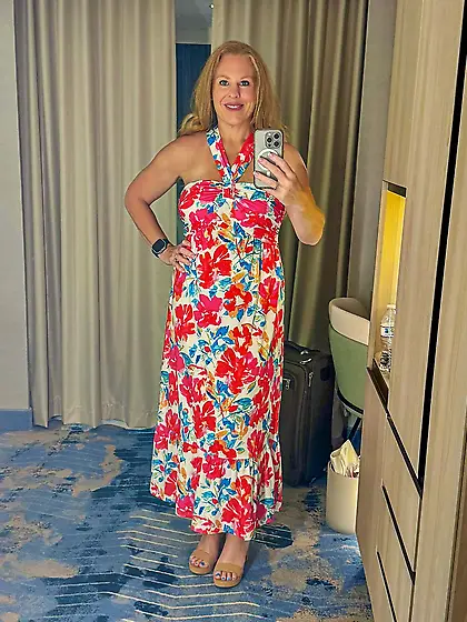 Kelly Raye just loves showing her slutty self