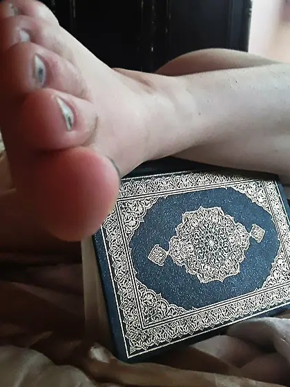 مسلمه كافره Muslim