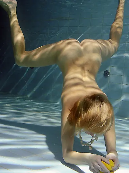 Hot Teens Swim Naked,  HD Underwater Pics