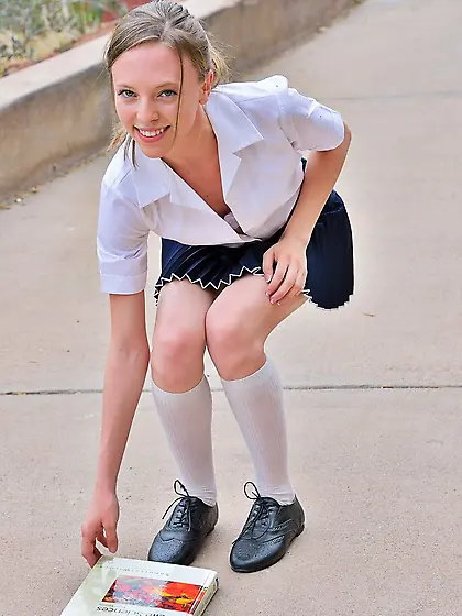 Pale-skinned babe wants to masturbate with her legs raised high