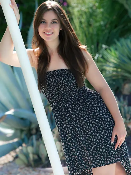 Promise of teasing from a brunette hottie Rhea Elizabeth