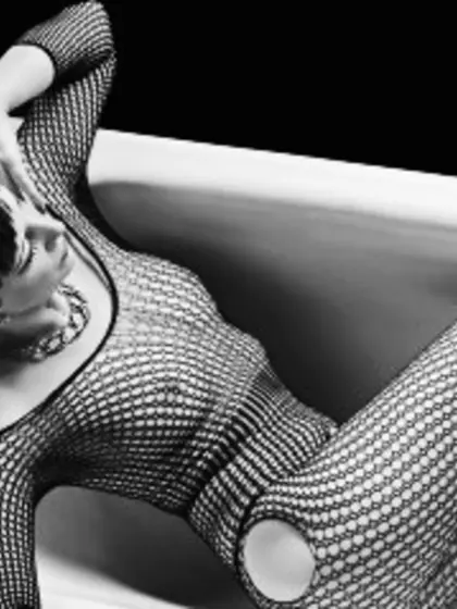 Brunette Szimonetta Live Orgasm.