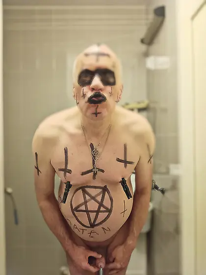 Satan slave Gerard does a pee enema treatment