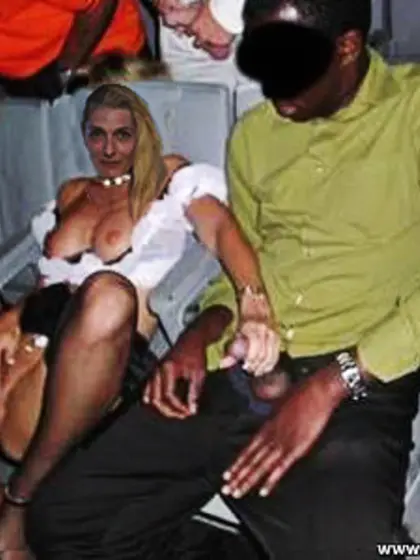 weiße Frau mit schwarzen Mann