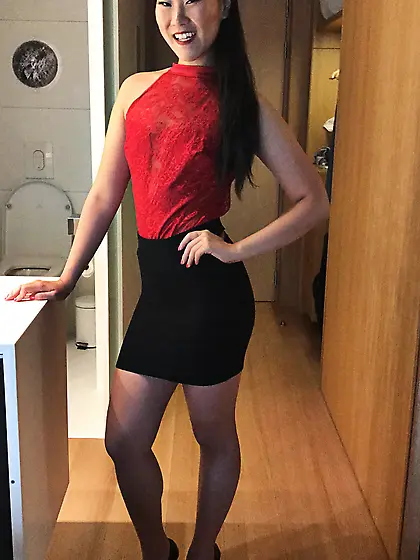 Katana the horny Asian shows her ass and the rest of her bod