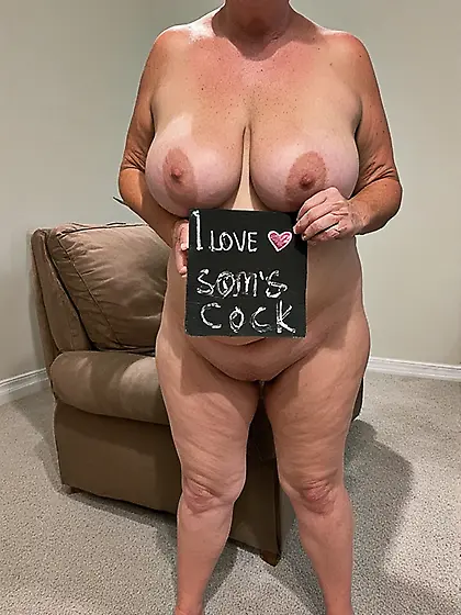 AI Mom loves cock