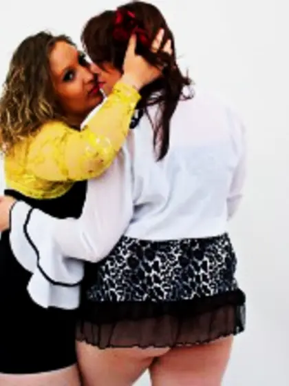 Brunette Vanesssa and Brunette Giuly 69.