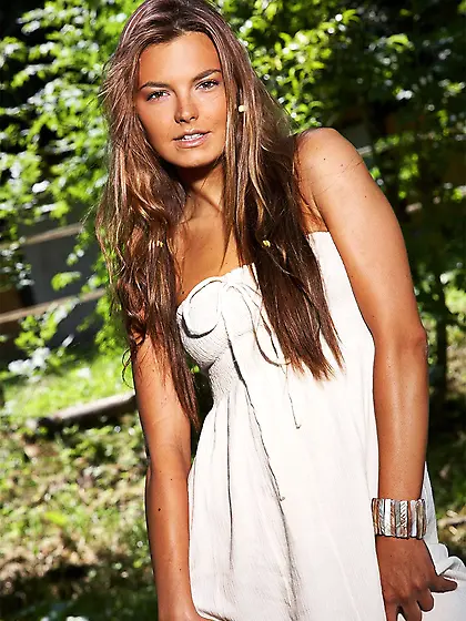 Neat pussied slender babe Suzie Carina strips out of her snow wh