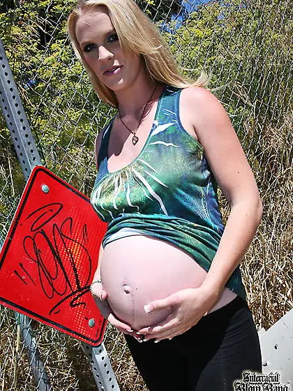 Filthy preggy Hydii May is satisfying black dicks in the nasty g