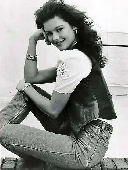Catherine Zeta-Jones - 1989