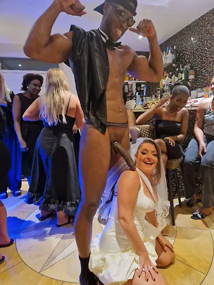 cfnm - chicks love dicks