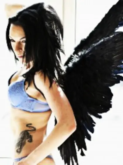 Brunette lutra perform anal