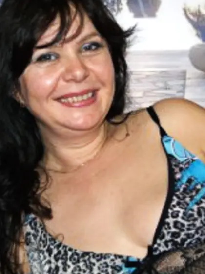 Brunette cherry perform anal