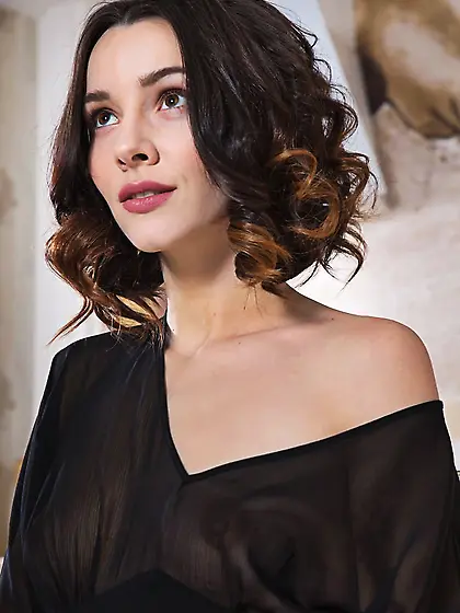 Smooth beauty posing totally naked after finishing her cup of co