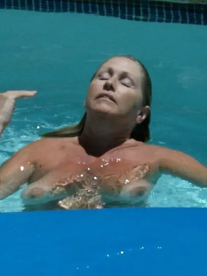 Nancy AZ Pool MILF