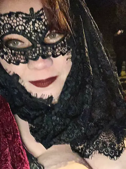 Missy has huge tits that she flashes at mardi gras