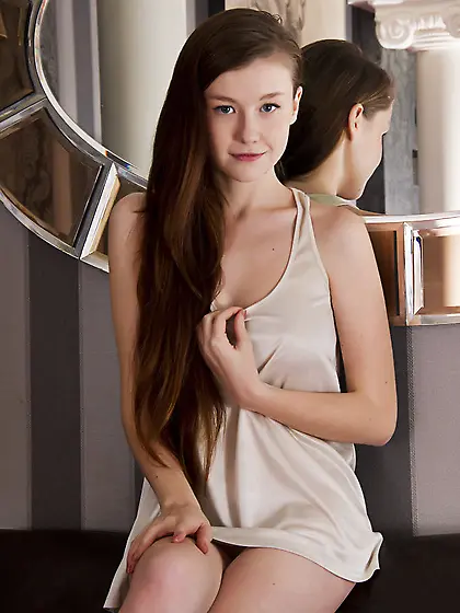 Babe with beautiful long hair amazes with gorgeous tits and smal