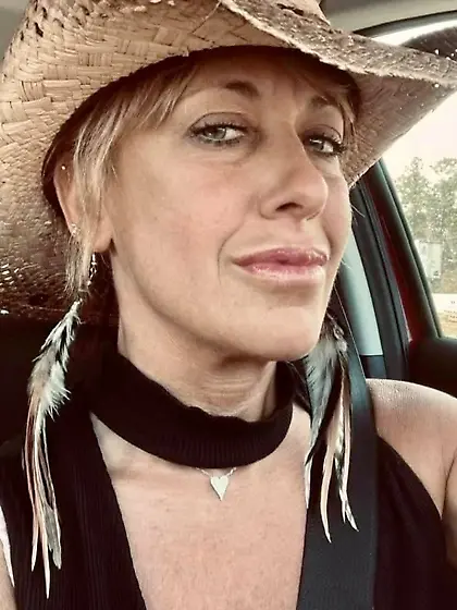 MILF Shaye once loved getting naked in public