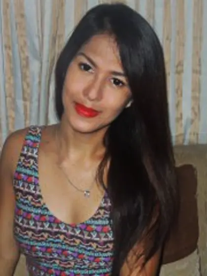 20 yo brunette Kylie.