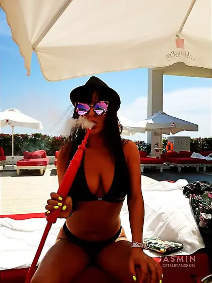 French big tits striptease