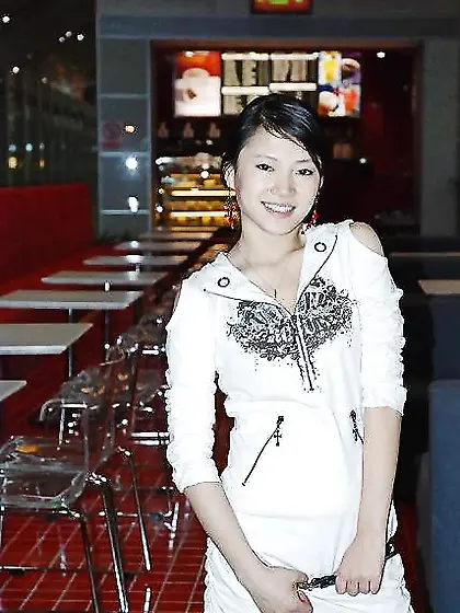 Homemade pics of Asian girlfriend posing