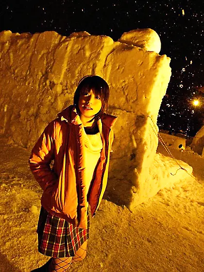 Cam is recording this charming doll Hitomi Hayasaka take the sho