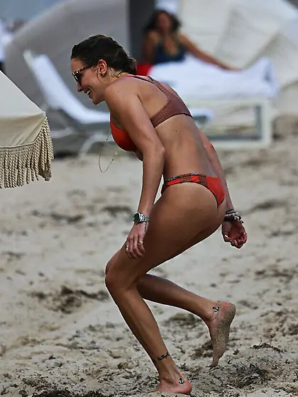 Bikini pics of Katie Cassidy