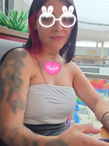 Tu puta exhibicionista