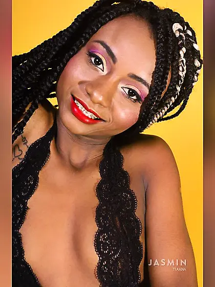 Spanish petite ebony