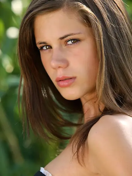 Brunette with a trimmed pussy spotlights her body and shows that